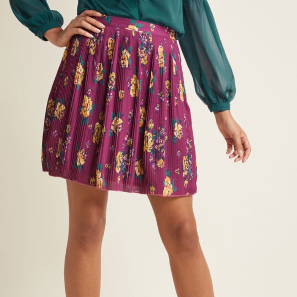 NWOT Modcloth Pleated Chiffon Mini Skirt - Medium